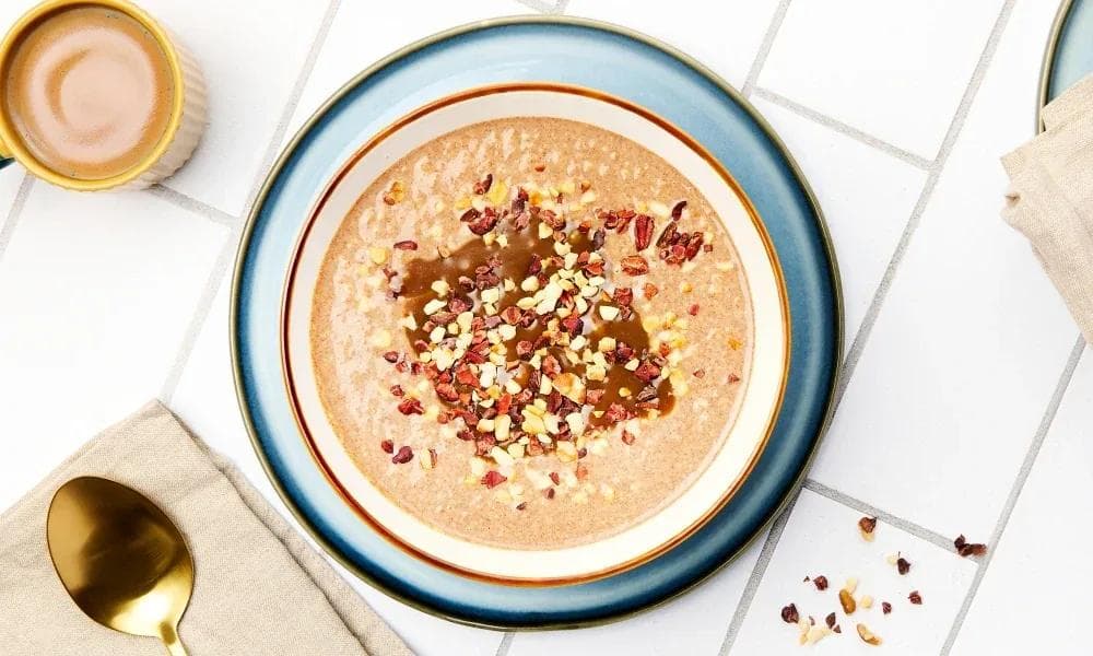 Porridge with cacao nibs